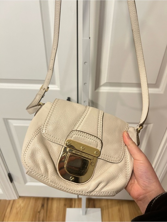 Michael Kors Handbags - Michael Kors Crossbody